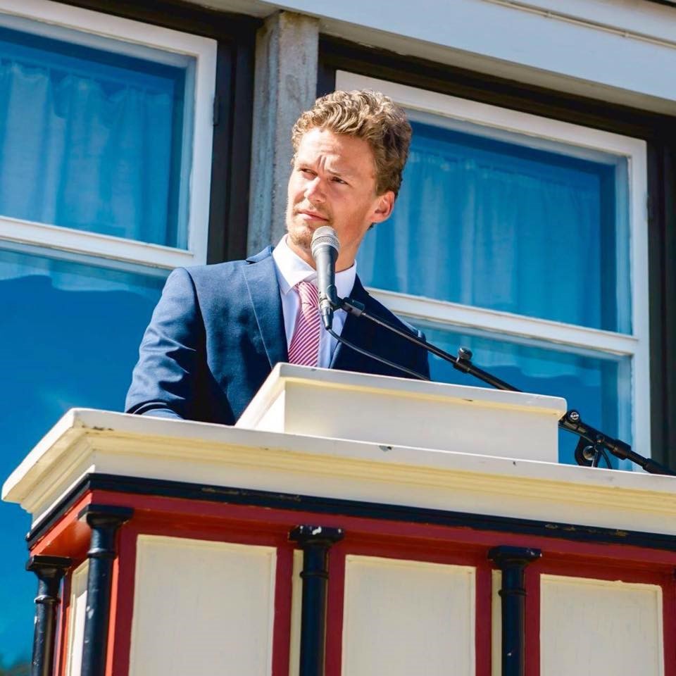 Elev Kristoffer Lidsheim Abrahamsen, Elverum folkehøgskole,  holdt en sterk og vakker avslutningstale i år