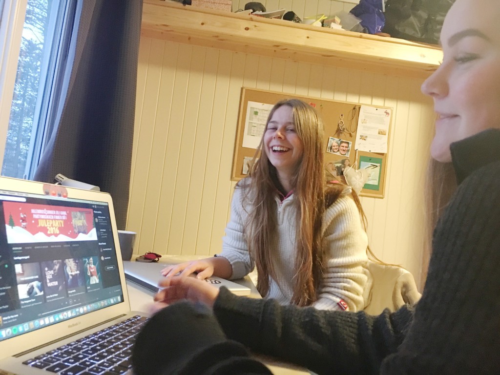 Gode venninner på folkehøgskole