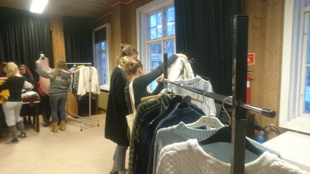 - Switchshoppen ble en stor suksess. Folk hadde med seg mye klær, og det var stor bytteaktivitet, sier Guro.