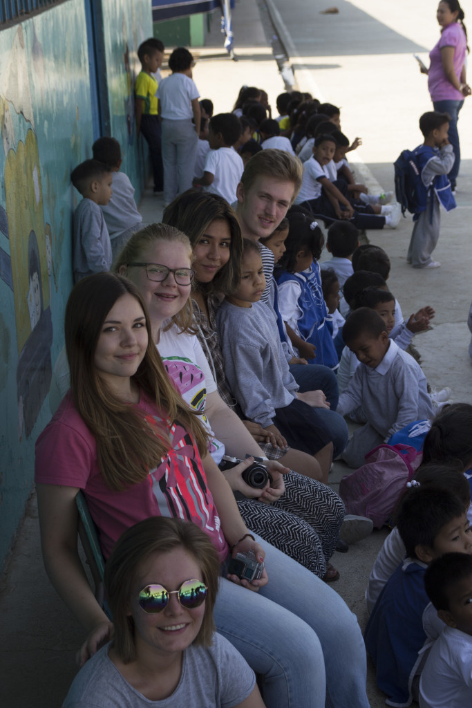 - I Ecuador jobbet vi gjennom Misjonsalliansen på en barneskole og på et senter for funksjonshemmede. Vi var en slags lærerassistent, og lekte mest med de minste barna, forteller Linnea.