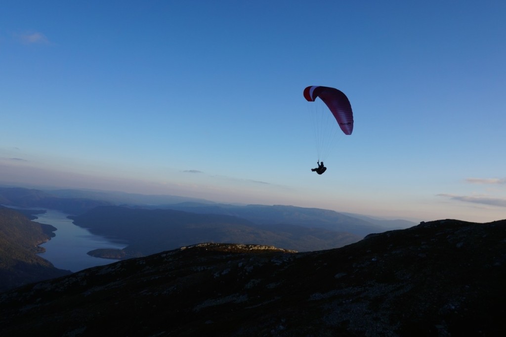 - Vi er så opptatt av seriøsitet i dagens samfunn, og har fått «den perfekte» generasjon prestasjon. Men det må være lov å slippe seg litt løs også, sier Vigdis. FOTO: Seljord folkehøgskule.