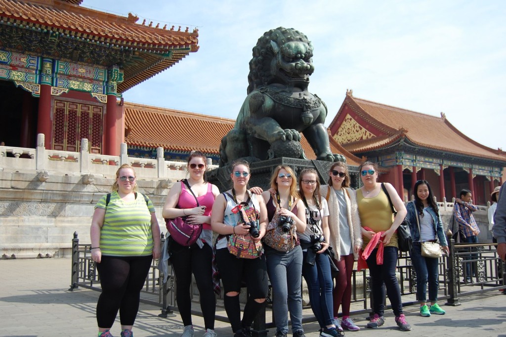 Det er også lagt opp til at alle elevene kommer på studietur til Beijing i Kina