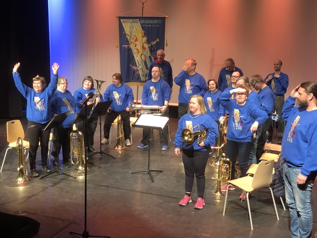 Etter flott spilling, kunne Austjord musikkorps ta imot applausen
