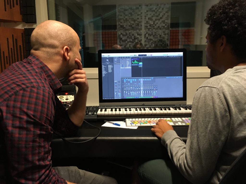 Skiringssal folkehøgskole, folkehøgskole, to menn, musikkproduksjon