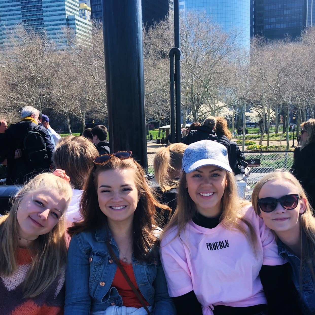 Fire jenter fra Skiringssal folkehøgskole på studietur til New York.