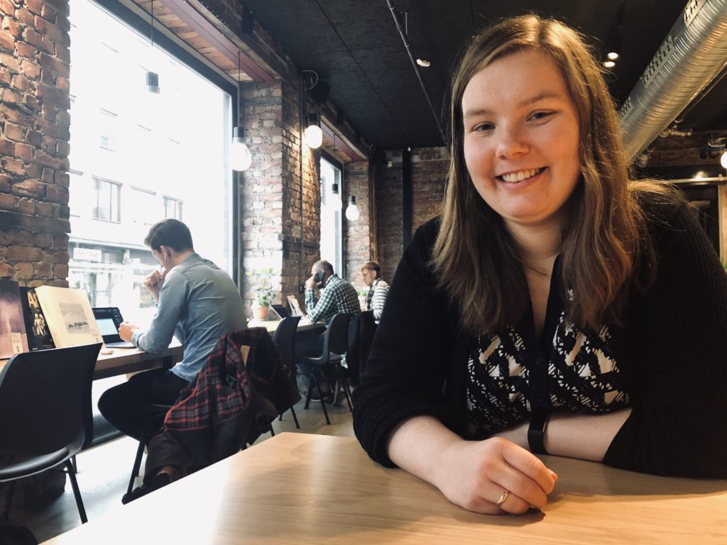 Marthe Øvrum, leder for Skeiv Ungdom, portrett, intervju, sentralen, folkehøgskole, pusteår, friår, utforske seg selv