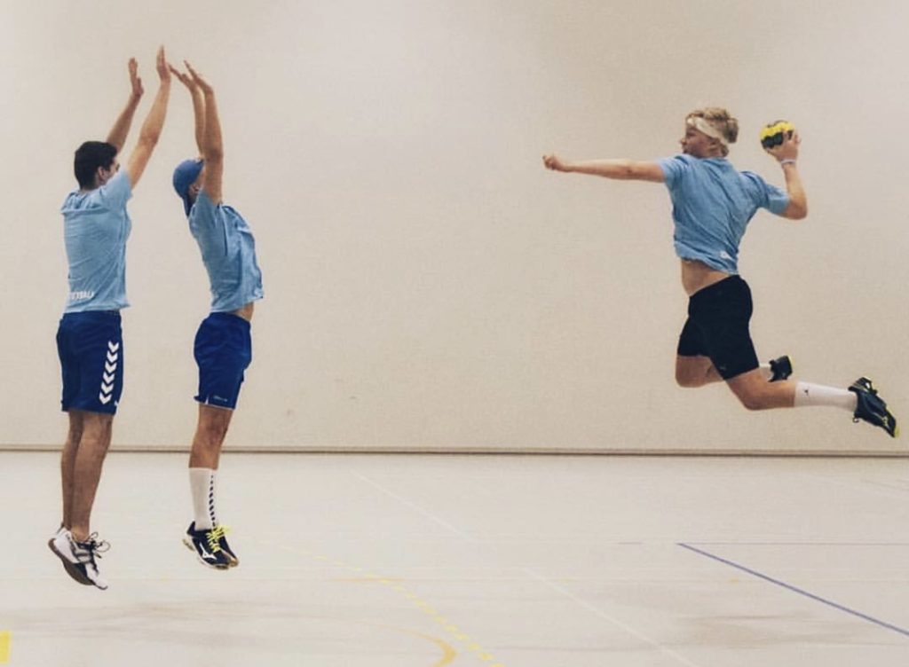 Du bør forte deg om du vil spille håndball et år. Bilde fra Rønningen folkehøgskole