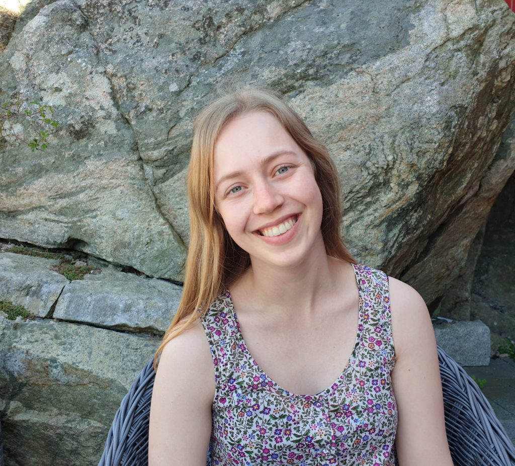 portrett Rebekka Torgersen, smiler
