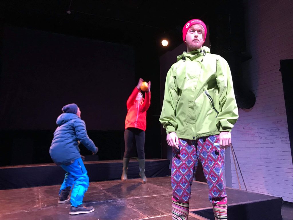 Scenebilde fra teaterforestillingen