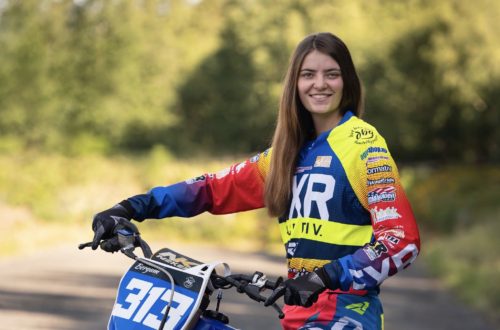 Andrea var nybegynner i motocross før folkehøgskolen. Nå vil hun bli motorsykkelmekaniker