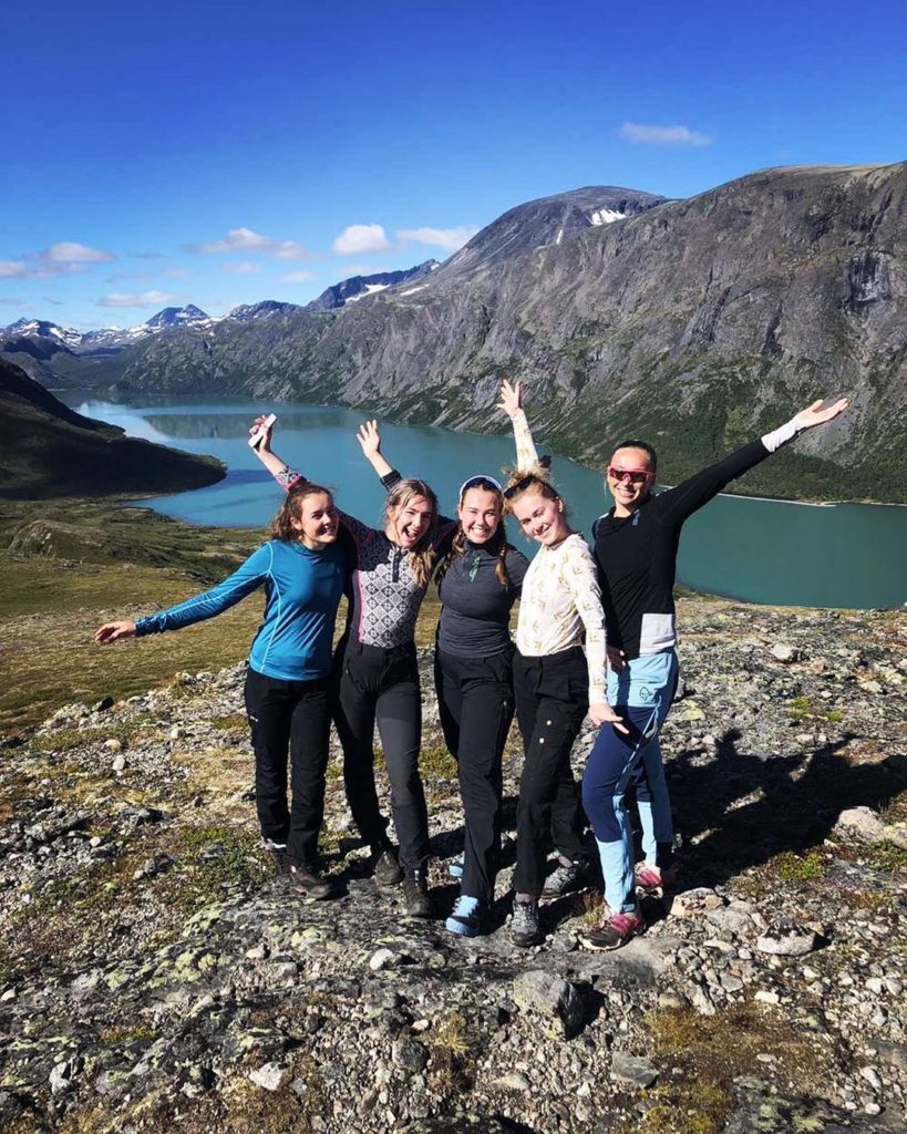 på toppen, fjell, Martine og fire medelever